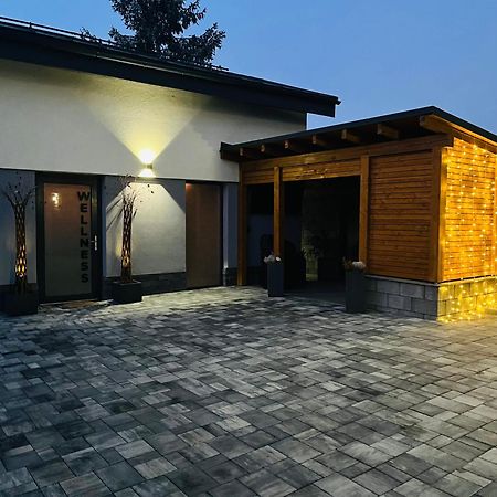 Vila Lemar Wellness & Spa Huncovce エクステリア 写真