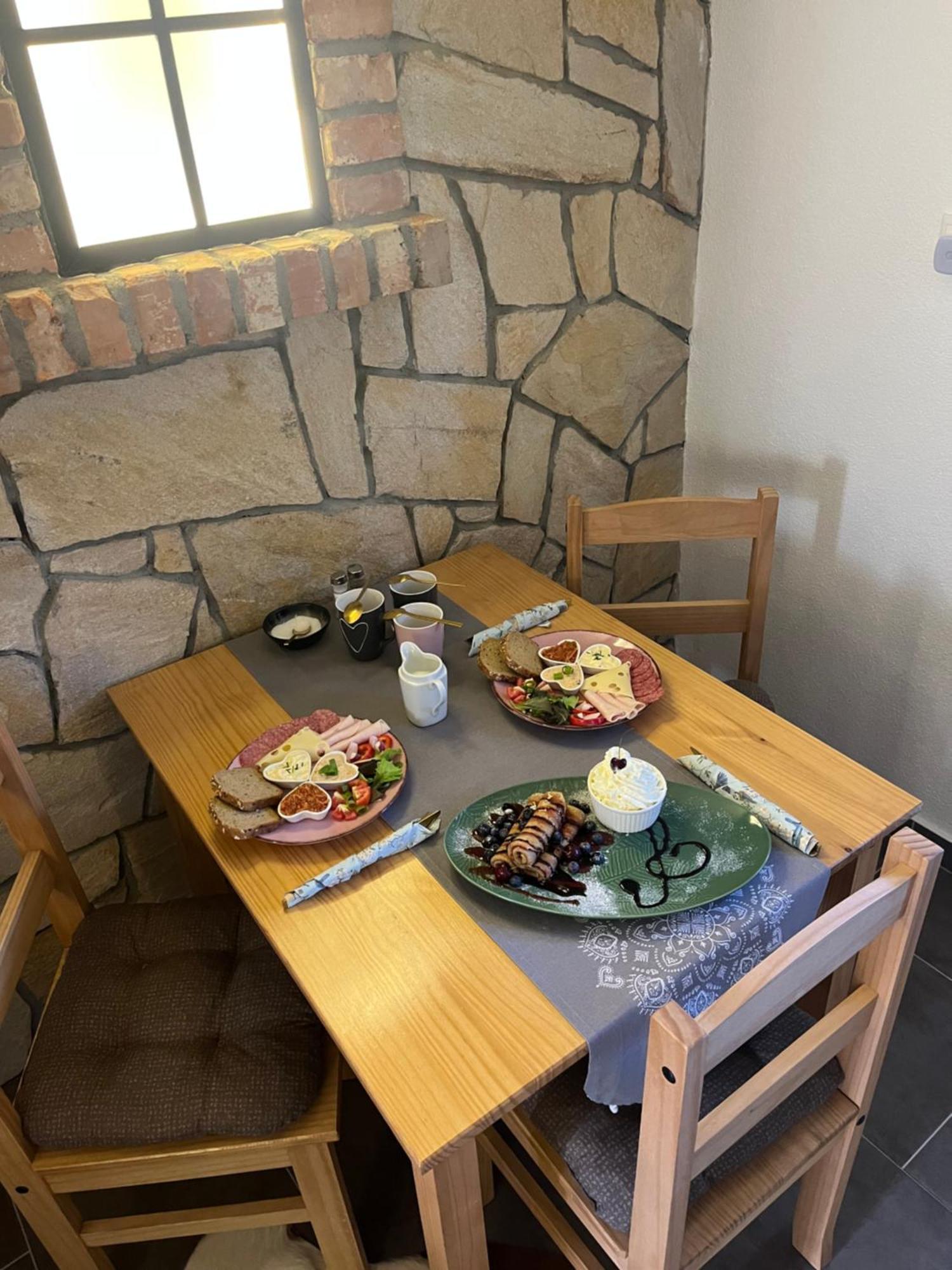 Vila Lemar Wellness & Spa Huncovce エクステリア 写真