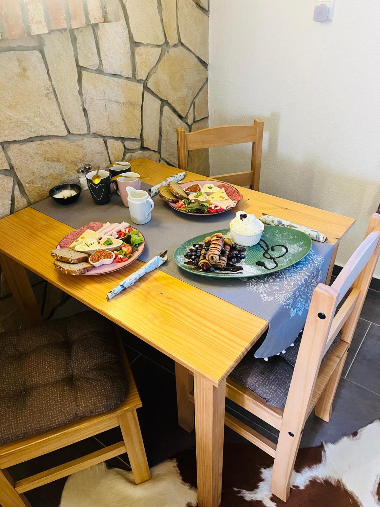 Vila Lemar Wellness & Spa Huncovce エクステリア 写真