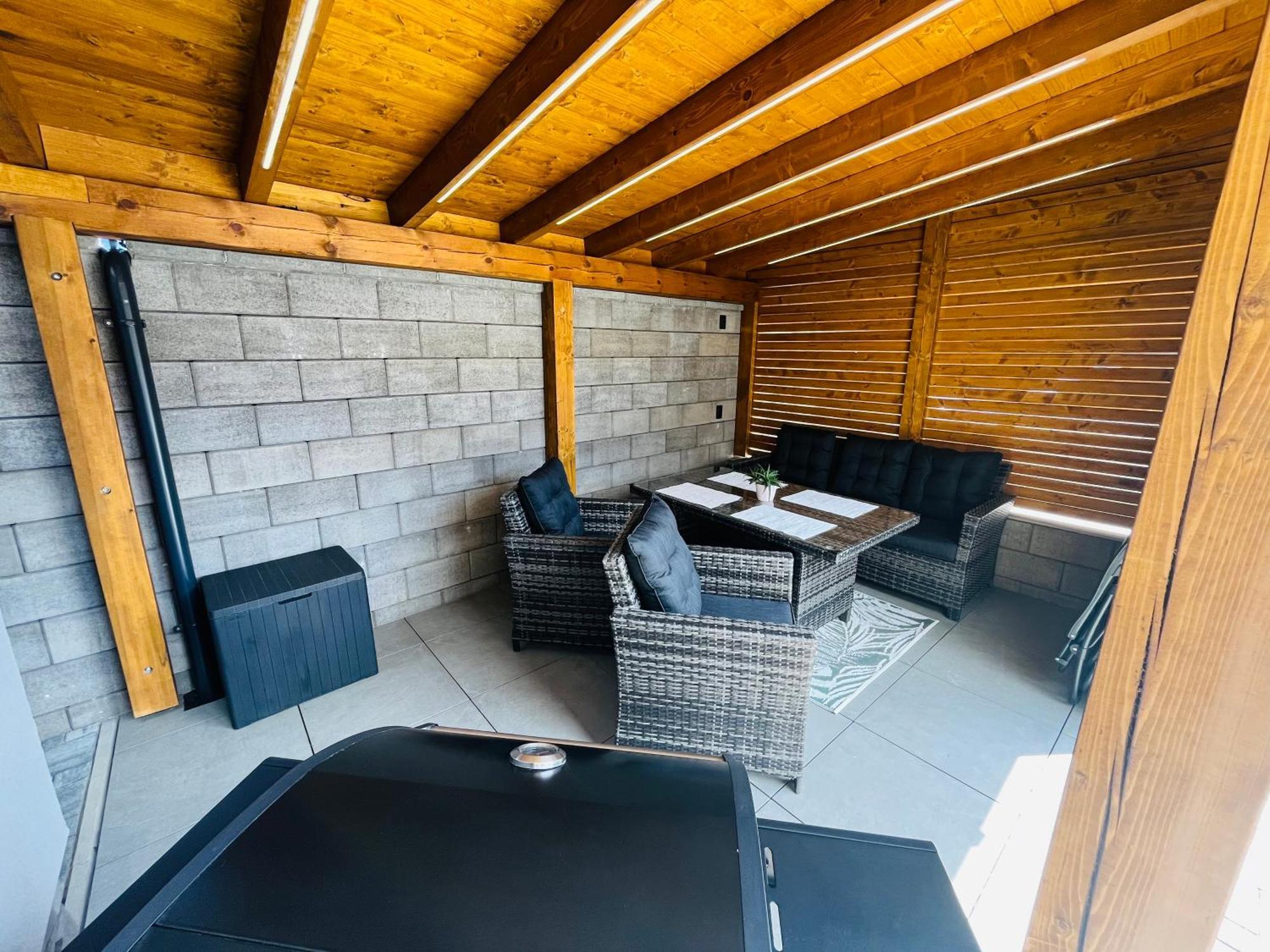 Vila Lemar Wellness & Spa Huncovce エクステリア 写真